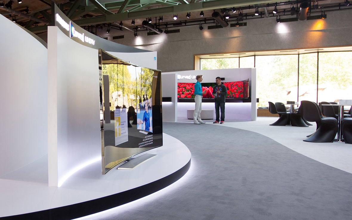 SAMSUNG im BIKINI BERLIN