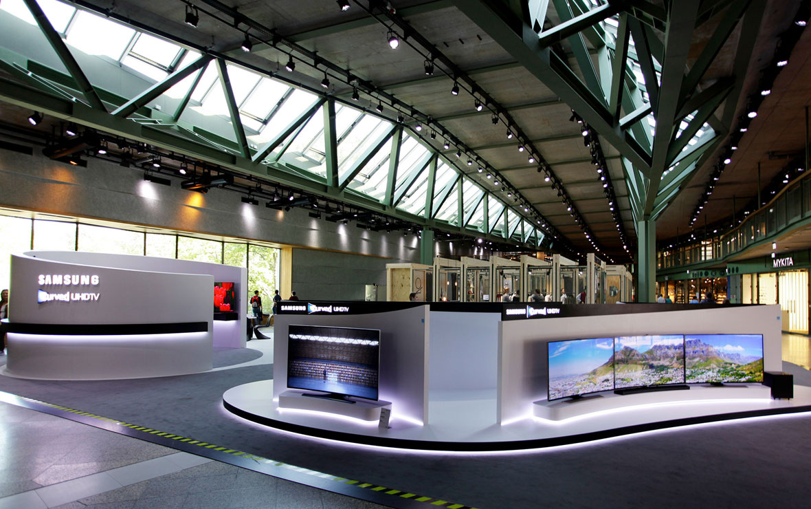 SAMSUNG im BIKINI BERLIN